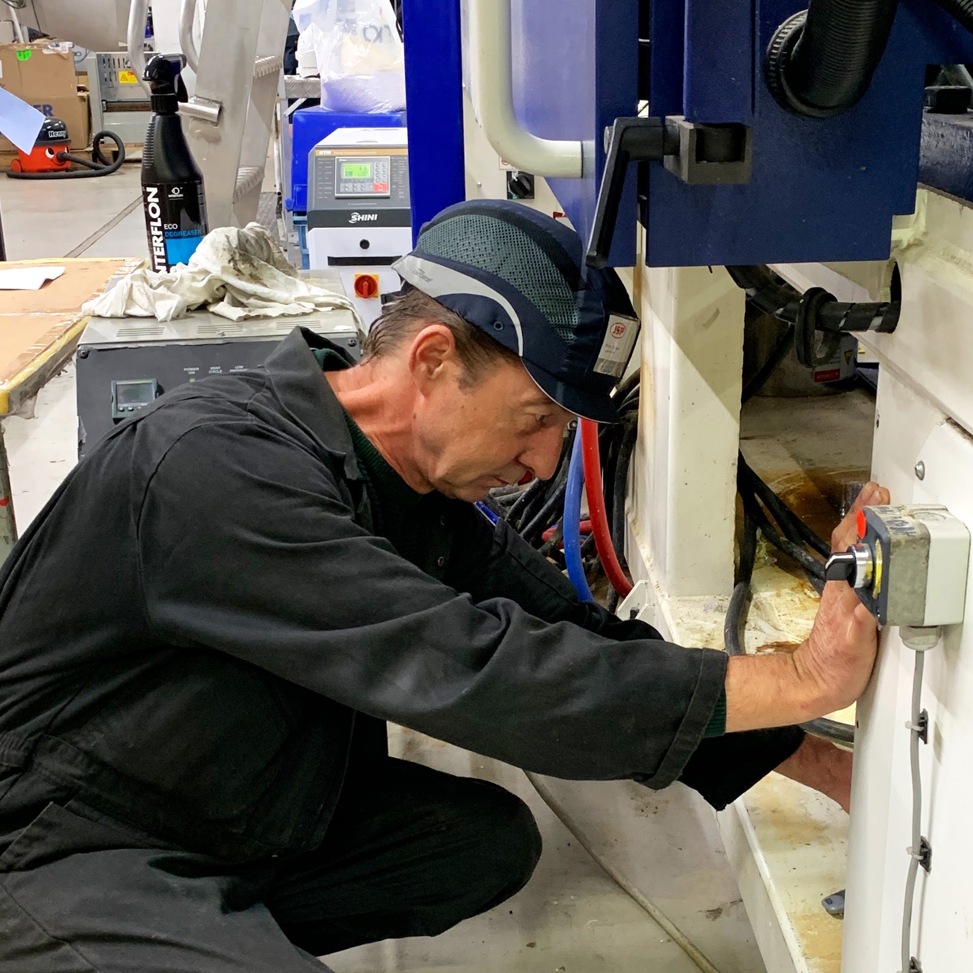 JSP Hardcap Aerolite Micro Peak with Badge Holder