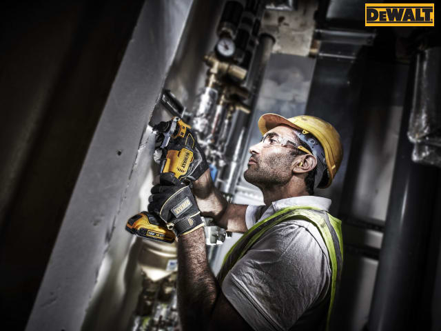 DEWALT DCS355M2 XR Brushless Oscillating Multi-Tool 18V 2 x 4.0Ah Li-ion