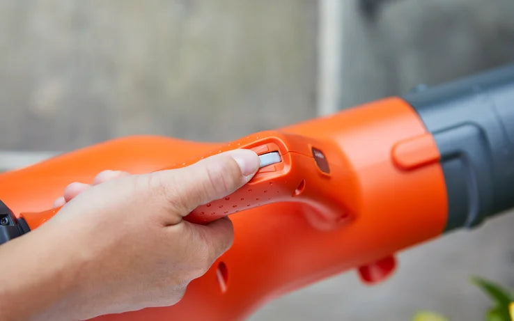 FLYMO 18V EasiClear 100 KIT – Cordless Leaf Blower