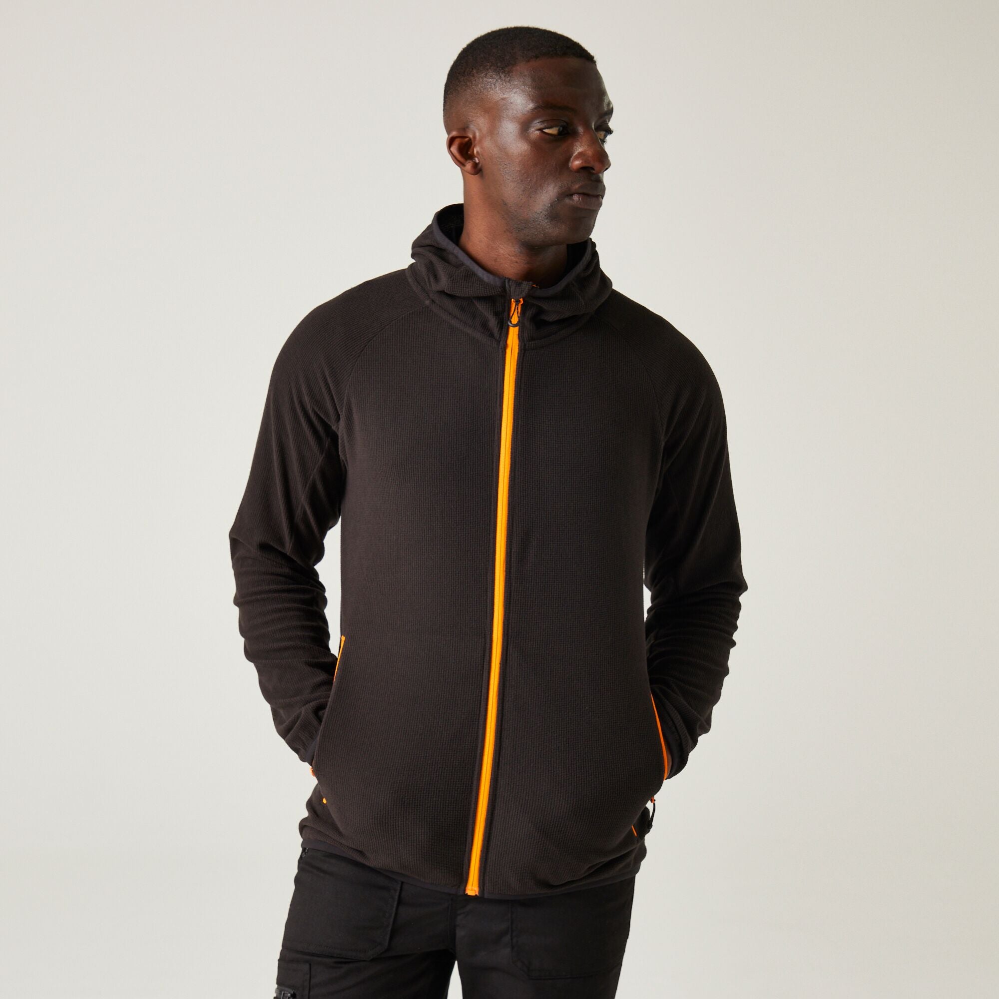 #colour_black-orange-pop